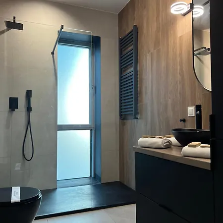 Modern Vero Yacht Park